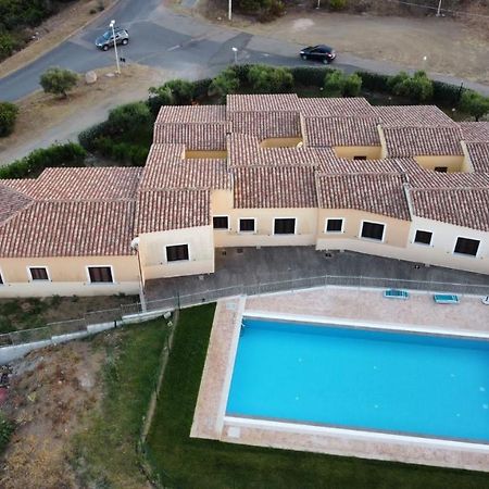 Residence Baia Sant Anna Con Piscina Tanaunella Extérieur photo
