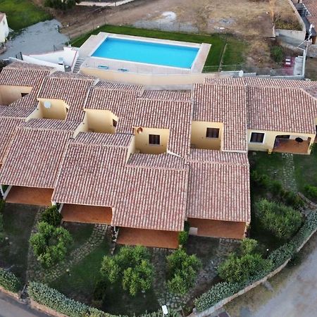 Residence Baia Sant Anna Con Piscina Tanaunella Extérieur photo