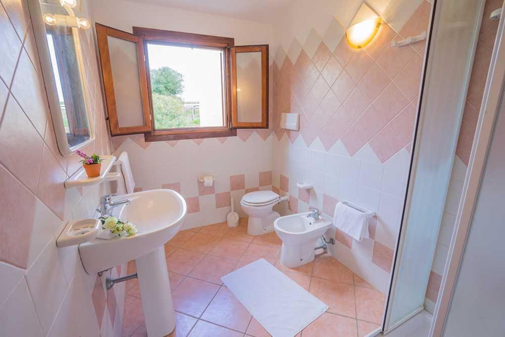 Residence Baia Sant Anna Con Piscina Tanaunella Extérieur photo