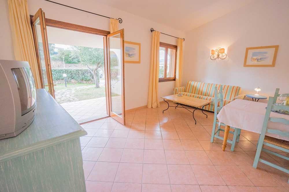 Residence Baia Sant Anna Con Piscina Tanaunella Extérieur photo