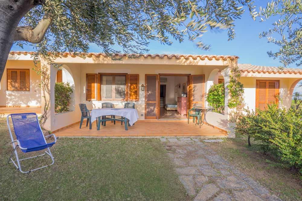 Residence Baia Sant Anna Con Piscina Tanaunella Extérieur photo