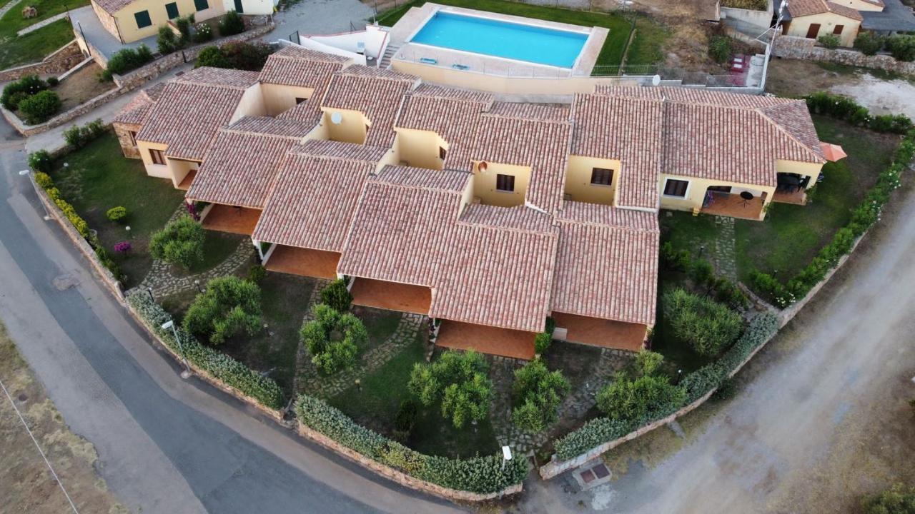 Residence Baia Sant Anna Con Piscina Tanaunella Extérieur photo