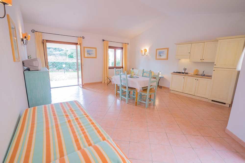 Residence Baia Sant Anna Con Piscina Tanaunella Extérieur photo