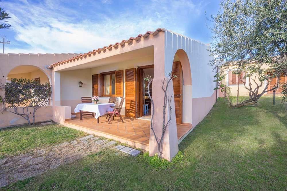 Residence Baia Sant Anna Con Piscina Tanaunella Extérieur photo