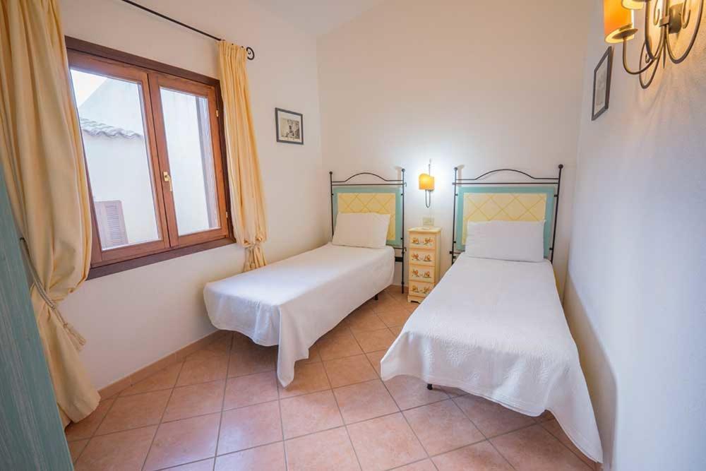 Residence Baia Sant Anna Con Piscina Tanaunella Extérieur photo