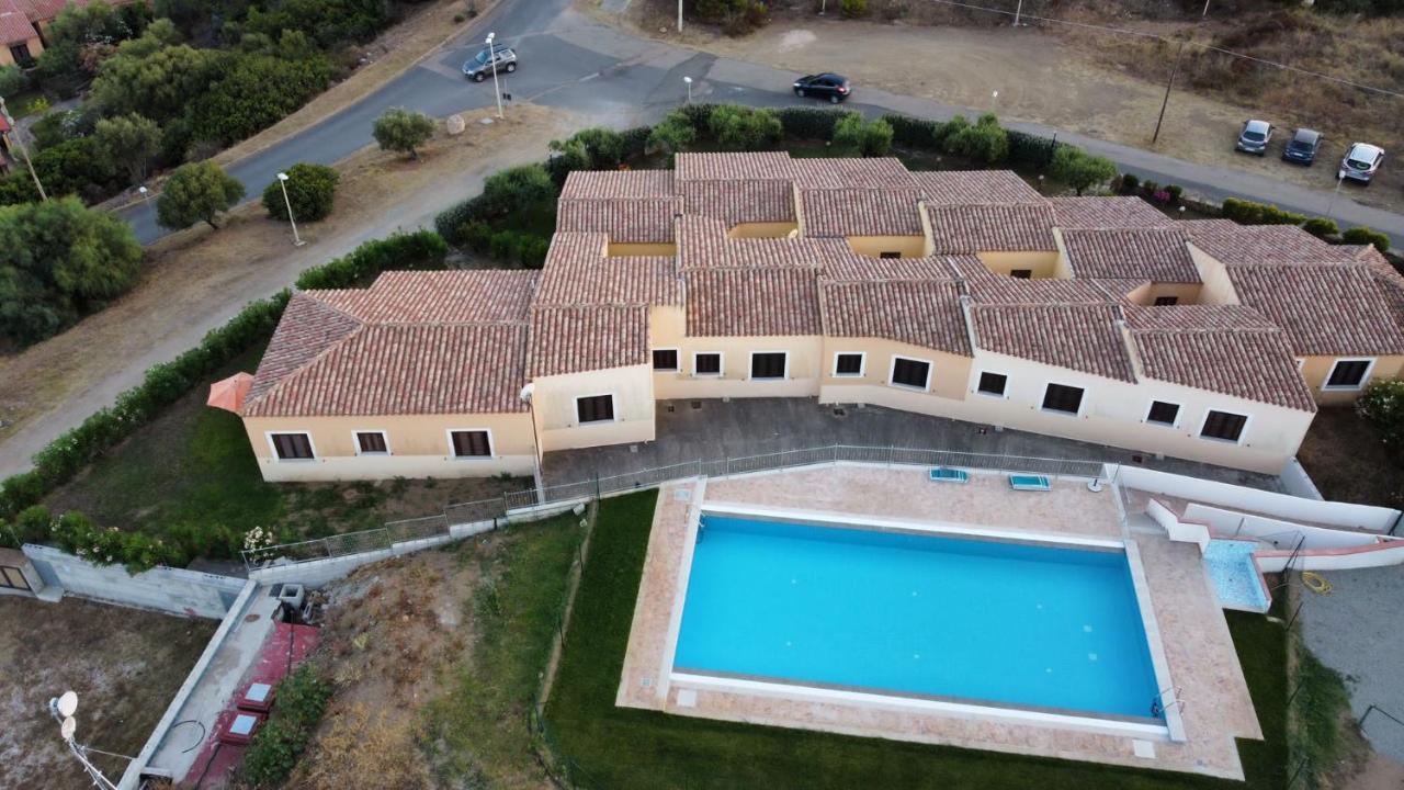 Residence Baia Sant Anna Con Piscina Tanaunella Extérieur photo