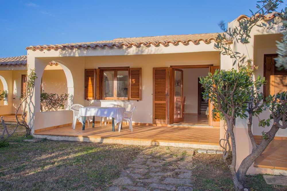 Residence Baia Sant Anna Con Piscina Tanaunella Extérieur photo