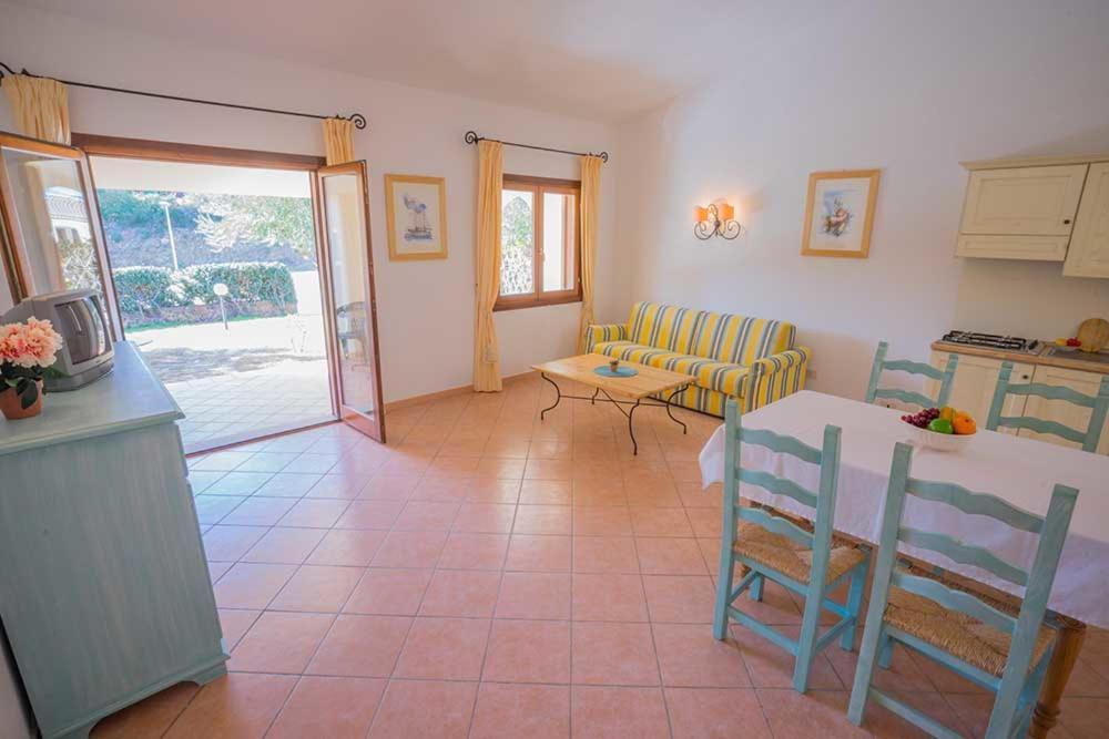 Residence Baia Sant Anna Con Piscina Tanaunella Extérieur photo