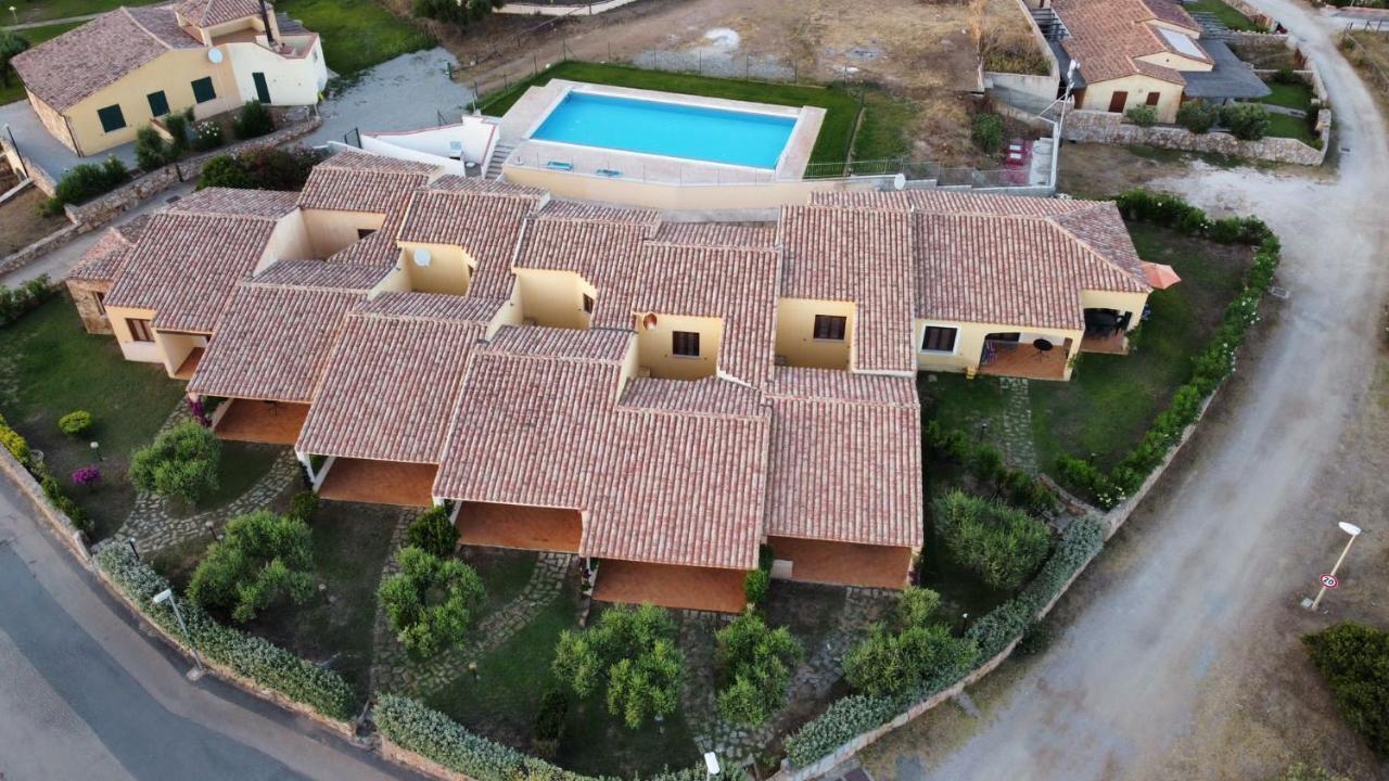 Residence Baia Sant Anna Con Piscina Tanaunella Extérieur photo