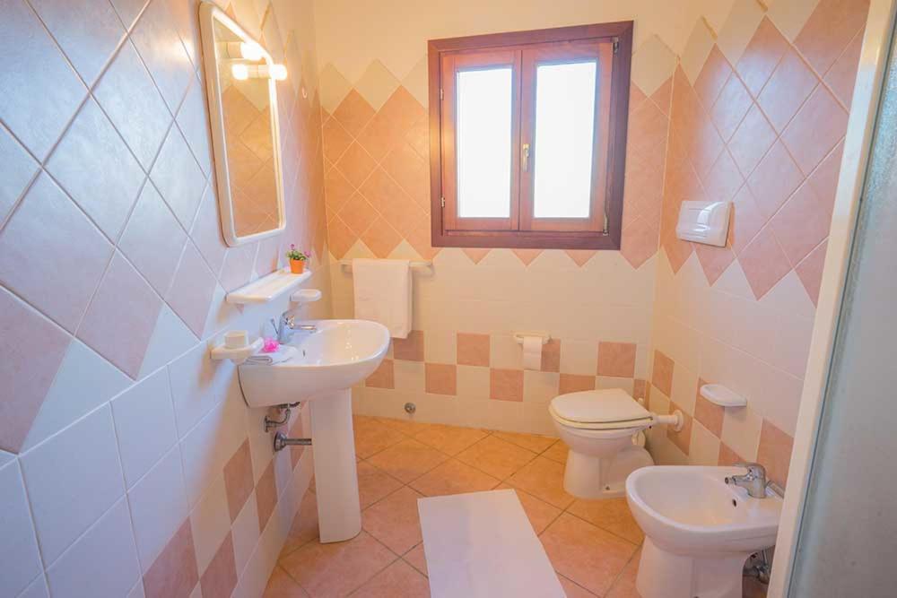 Residence Baia Sant Anna Con Piscina Tanaunella Extérieur photo